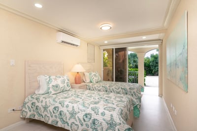 Luxury Villa Photo #16