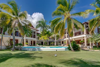 Luxury Villa Photo #6