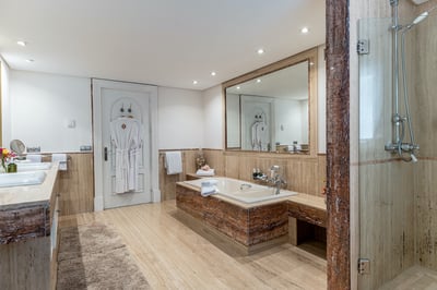 Luxury Villa Photo #35