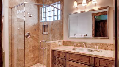 Queen ensuite