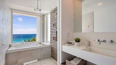 Luxury Villa Photo #28