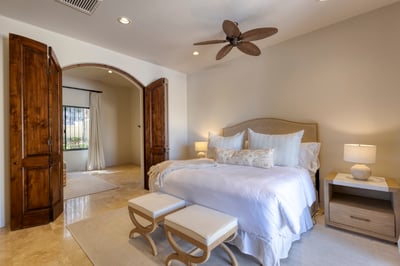Luxury Villa Photo #31