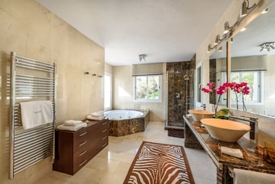 Luxury Villa Photo #17