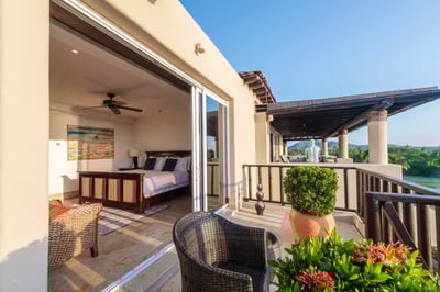 Luxury Villa Photo #37