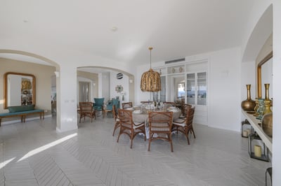 Luxury Villa Photo #24