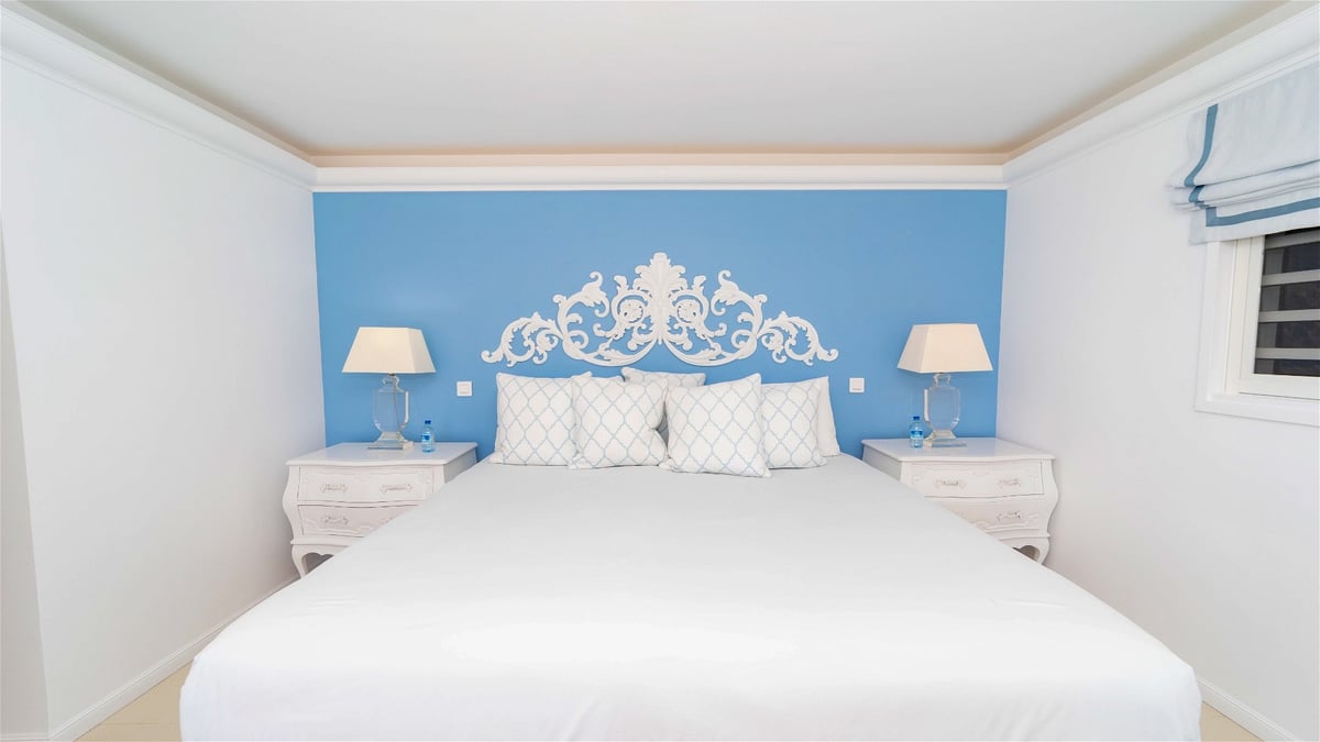 Bedroom 3: On the lower level of the property. King size bed, air conditioning, HD-TV, ceiling fan,  - Image 52