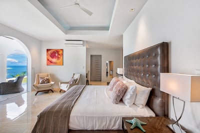 Luxury Villa Photo #38