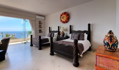 Luxury Villa Photo #29