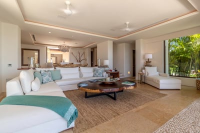 Luxury Villa Photo #18