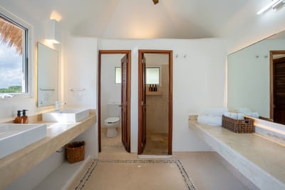 Luxury Villa Photo #37