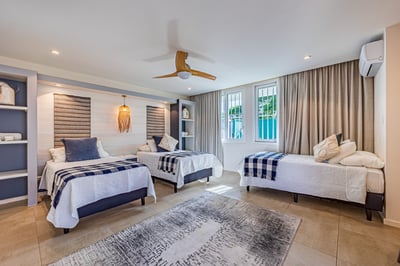 Luxury Villa Photo #36