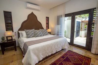 Luxury Villa Photo #28