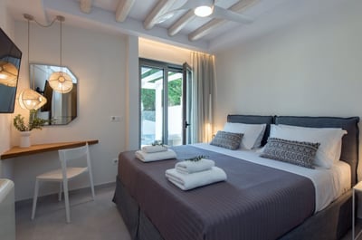 Luxury Villa Photo #16