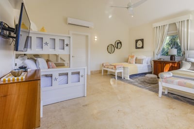 Luxury Villa Photo #35