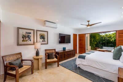 Luxury Villa Photo #42
