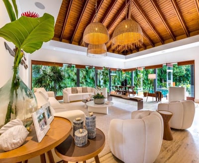 Luxury Villa Photo #6