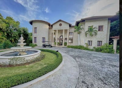 Luxury Villa Photo #11