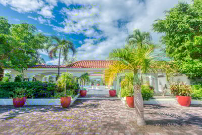 Luxury Villa Photo #9