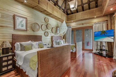 Luxury Villa Photo #22