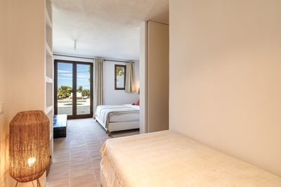 Luxury Villa Photo #36