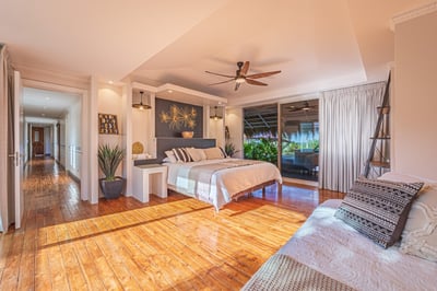 Luxury Villa Photo #28