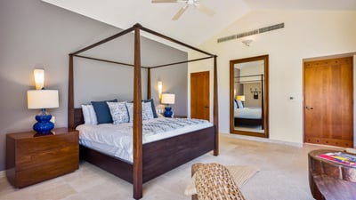 Luxury Villa Photo #17