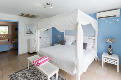 Luxury Villa Photo #32