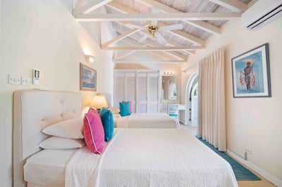 Luxury Villa Photo #23