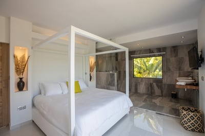 Luxury Villa Photo #36