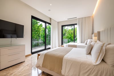 Luxury Villa Photo #25