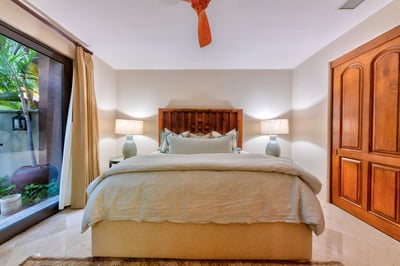 Luxury Villa Photo #43