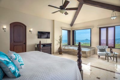 Luxury Villa Photo #36