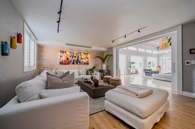 Luxury Villa Photo #15