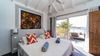 Bedroom 1: King size bed, air conditioning, HD-TV, Apple TV, dressing room, programmable safe. Adjoi