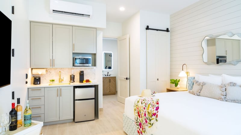 5 BDM Beachfront Penthouse Suite with Skypool at Windsong Turks & Caicos