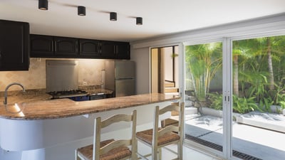 Kitchen & Dining Area