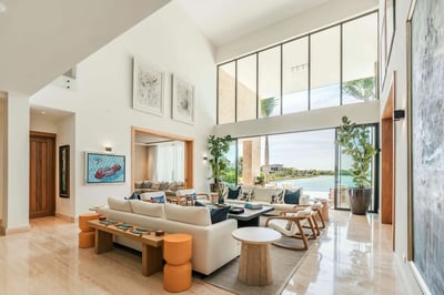 Luxury Villa Photo #17