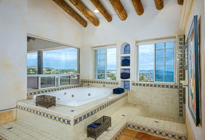 Luxury Villa Photo #24