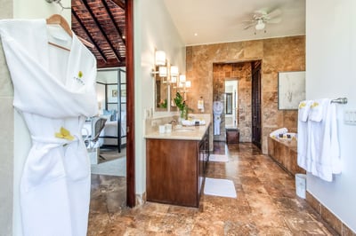 Luxury Villa Photo #30