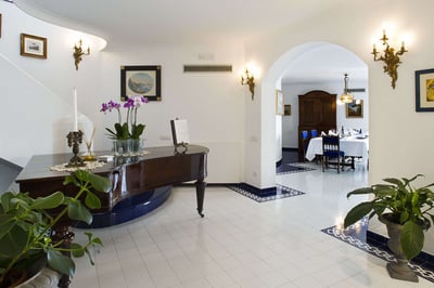 Luxury Villa Photo #4