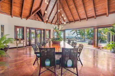 Luxury Villa Photo #27