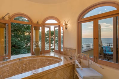 Luxury Villa Photo #26