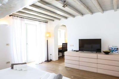 Luxury Villa Photo #17