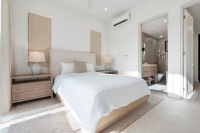 Luxury Villa Photo #23