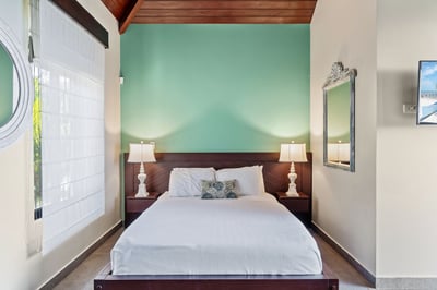 Luxury Villa Photo #23