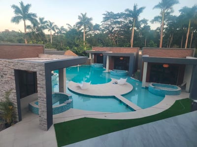 Luxury Villa Photo #3