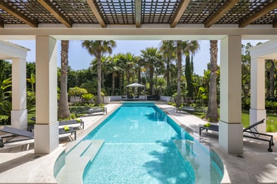 Luxury Villa Photo #3