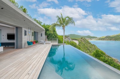 Luxury Villa Photo #4