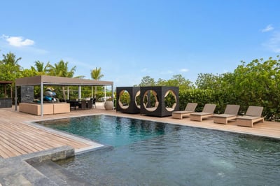 Luxury Villa Photo #6