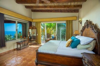 Luxury Villa Photo #23